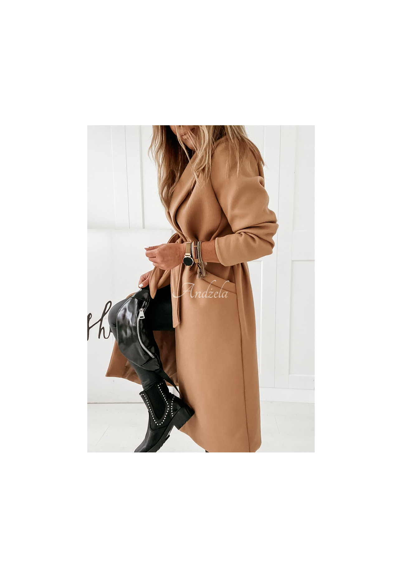 Long tied coat Sensual camel