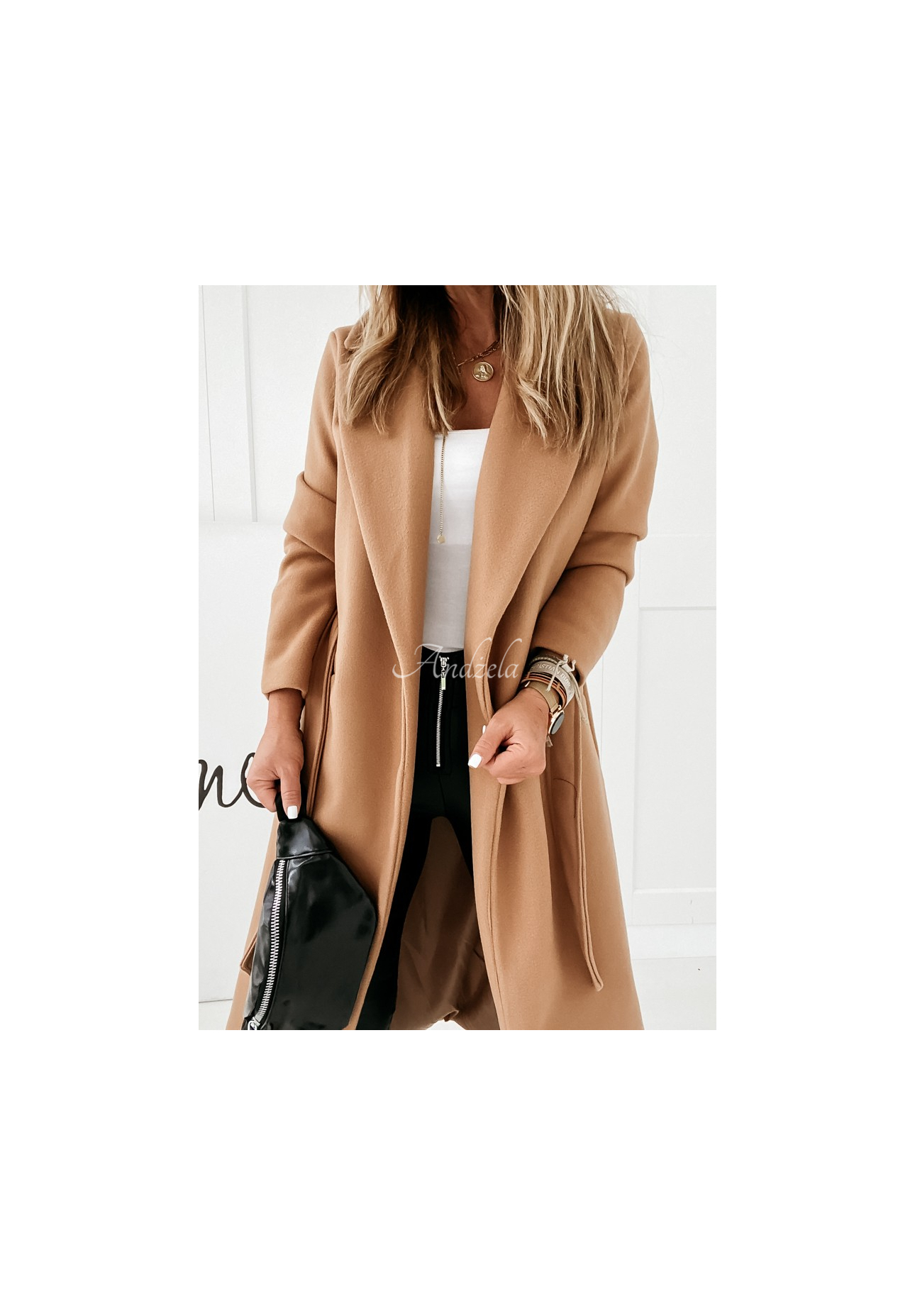 Long tied coat Sensual camel