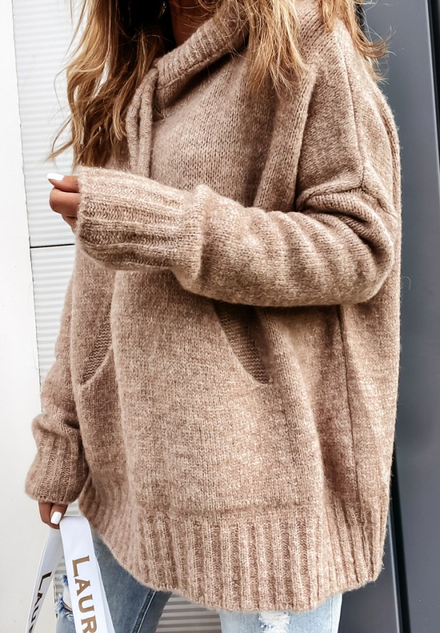 Sweter oversize z kapturem Carra camelowy