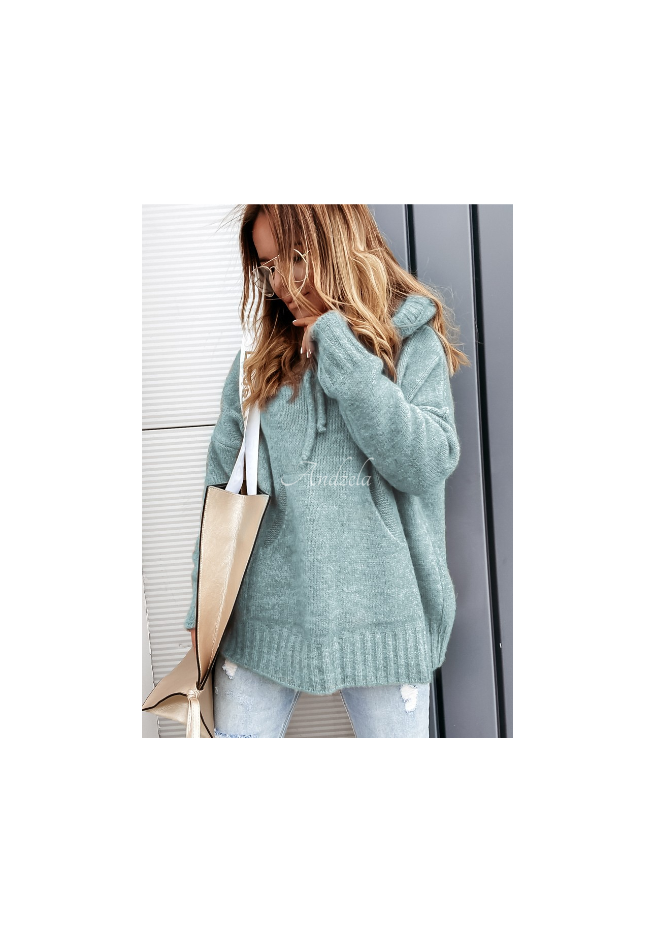 Sweter oversize z kapturem i wełną Carra jasnoniebieski