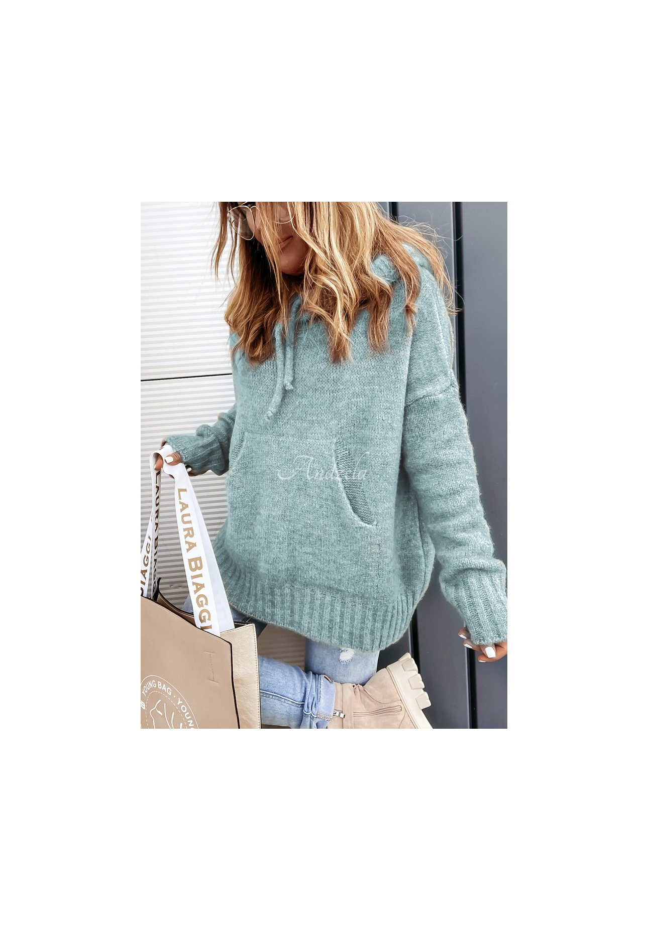 Sweter oversize z kapturem i wełną Carra jasnoniebieski