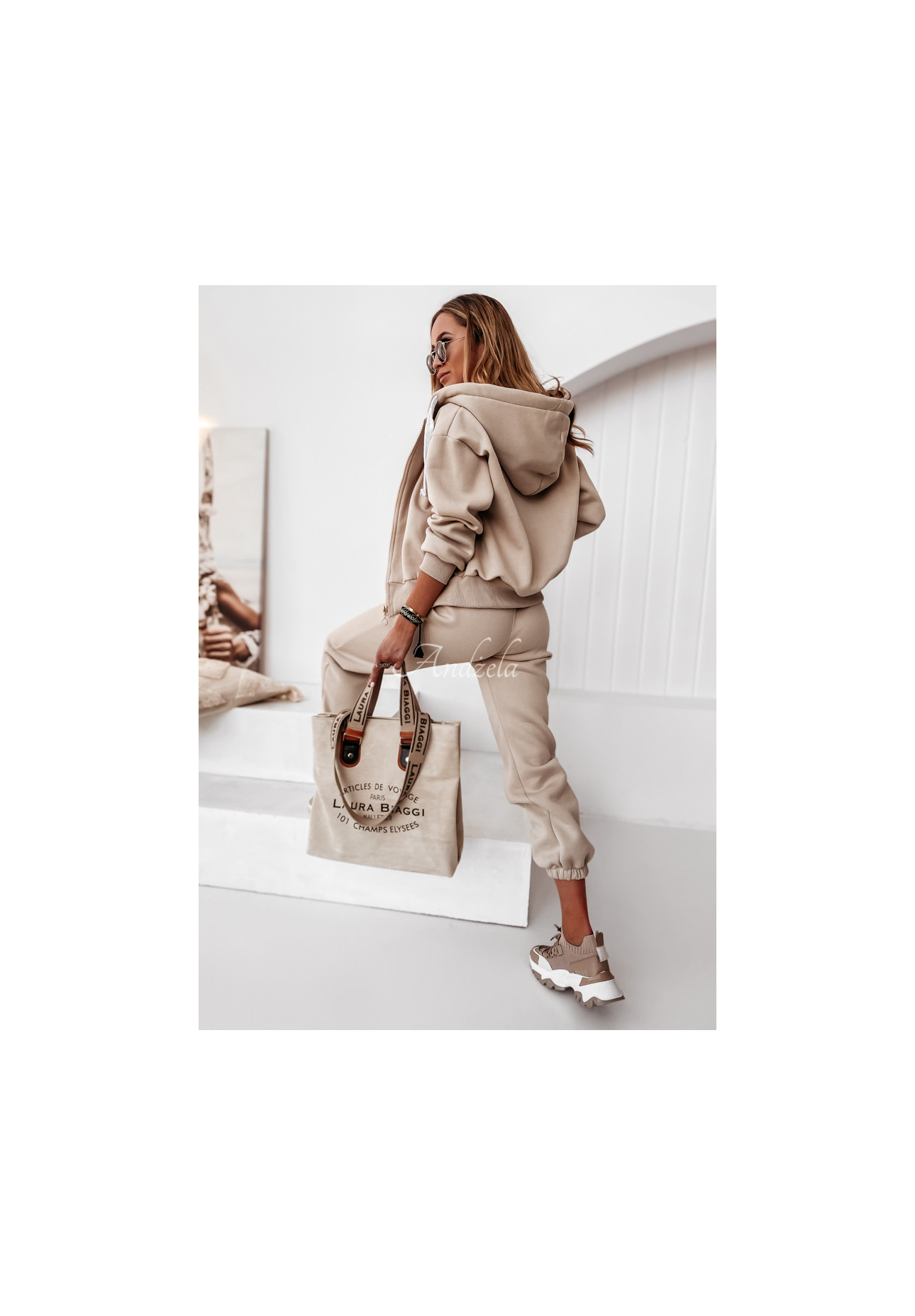 Voyage beige suede handbag