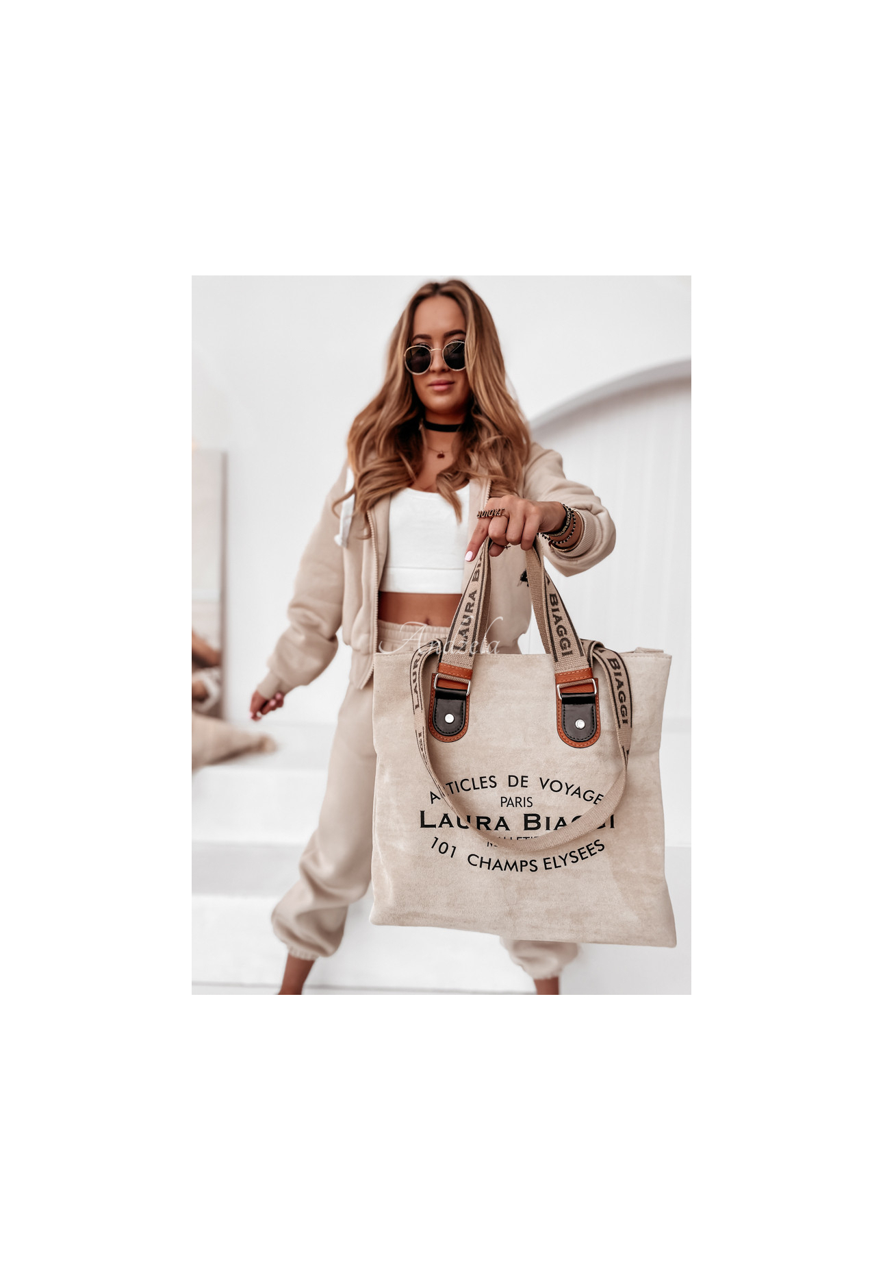 Voyage beige suede handbag