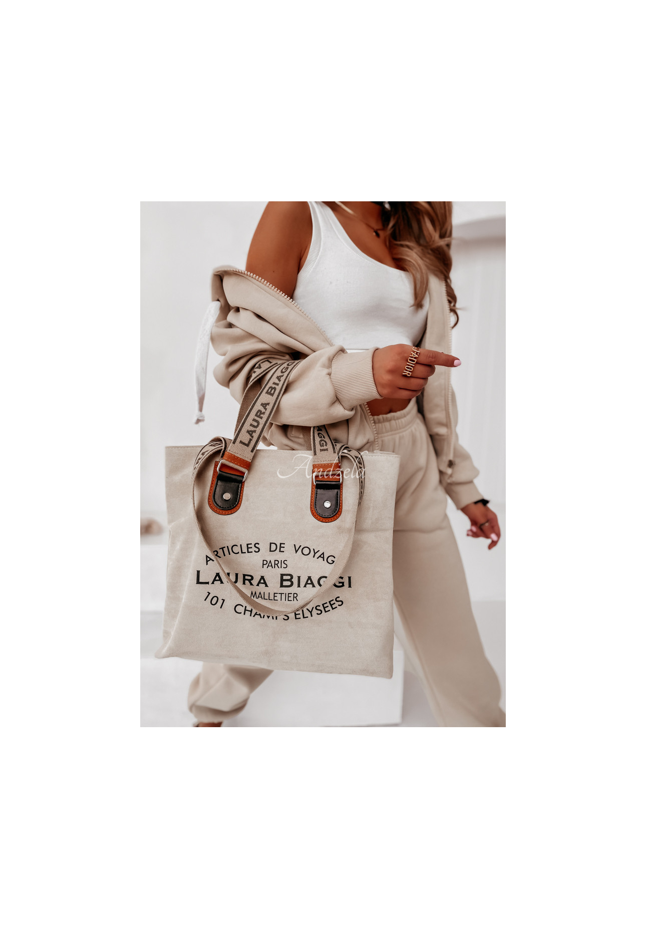 Voyage beige suede handbag
