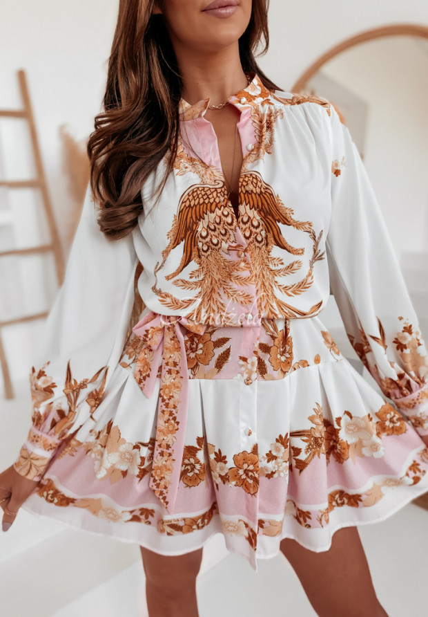 Wzorzysta sukienka z falbaną Sankai różowa