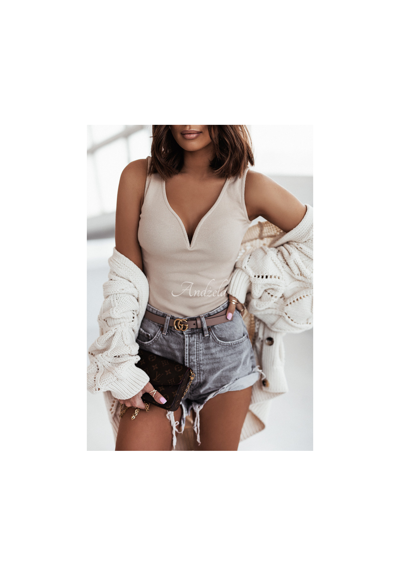 Prążkowana bluzka z dekoltem Amaro beżowa