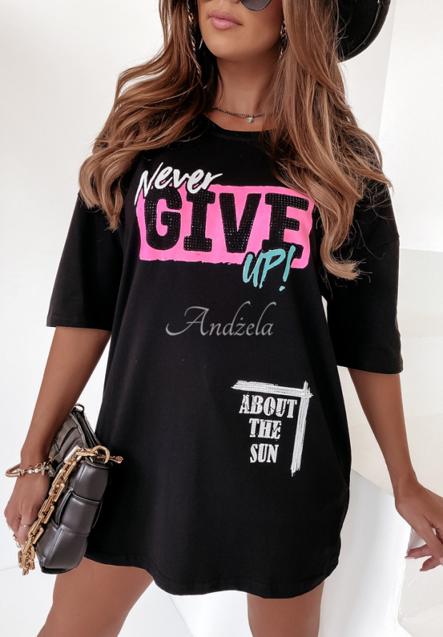 T-shirt oversize z nadrukiem Never Give Up czarny
