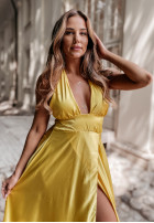 Satynowa sukienka z rozcięciem Nistella żółta