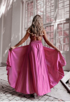 Satynowa sukienka z rozcięciem Nistella różowa