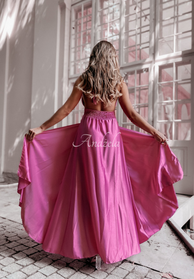 Satynowa sukienka z rozcięciem Nistella różowa