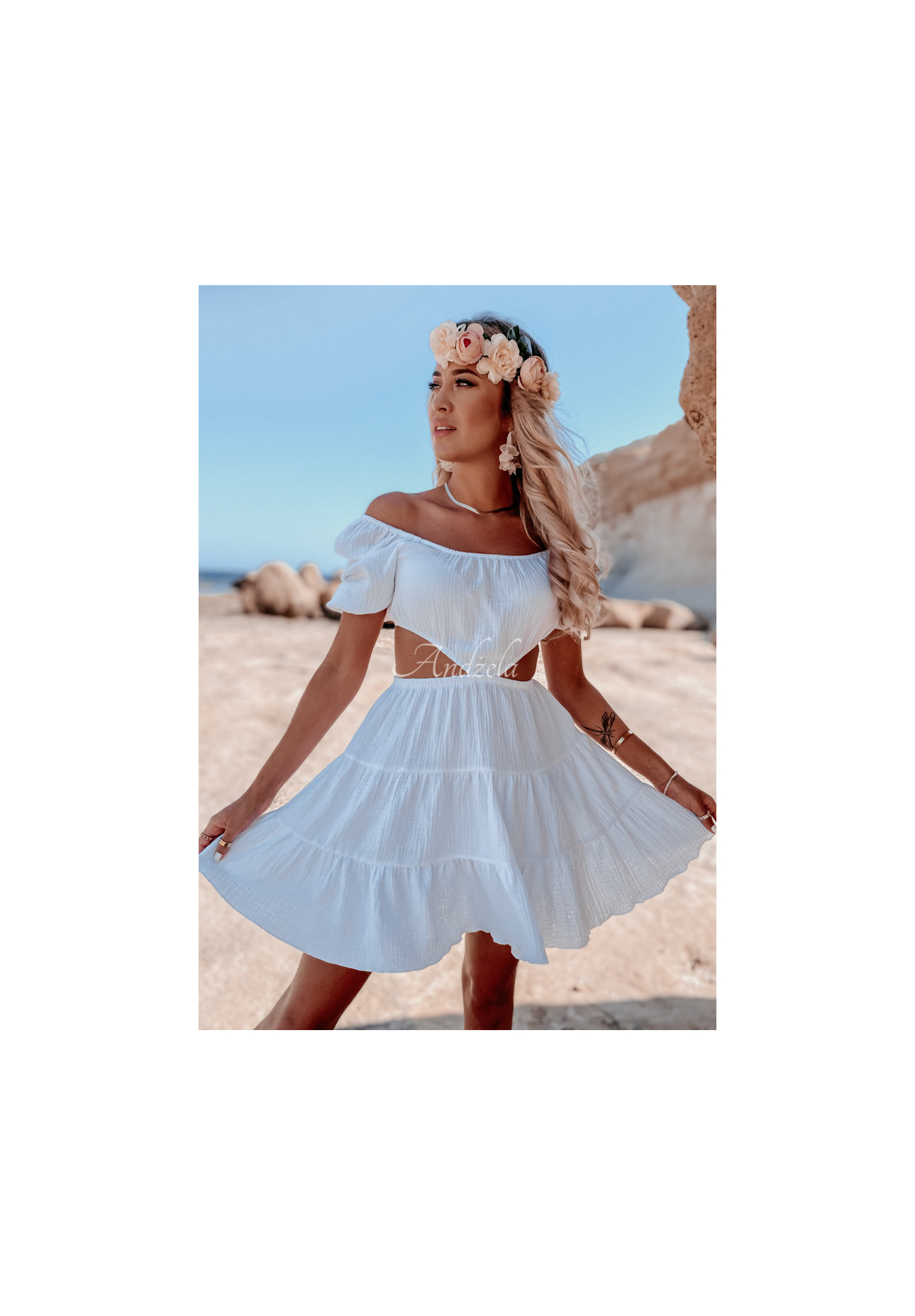 Muslin dress with cutout Malta white