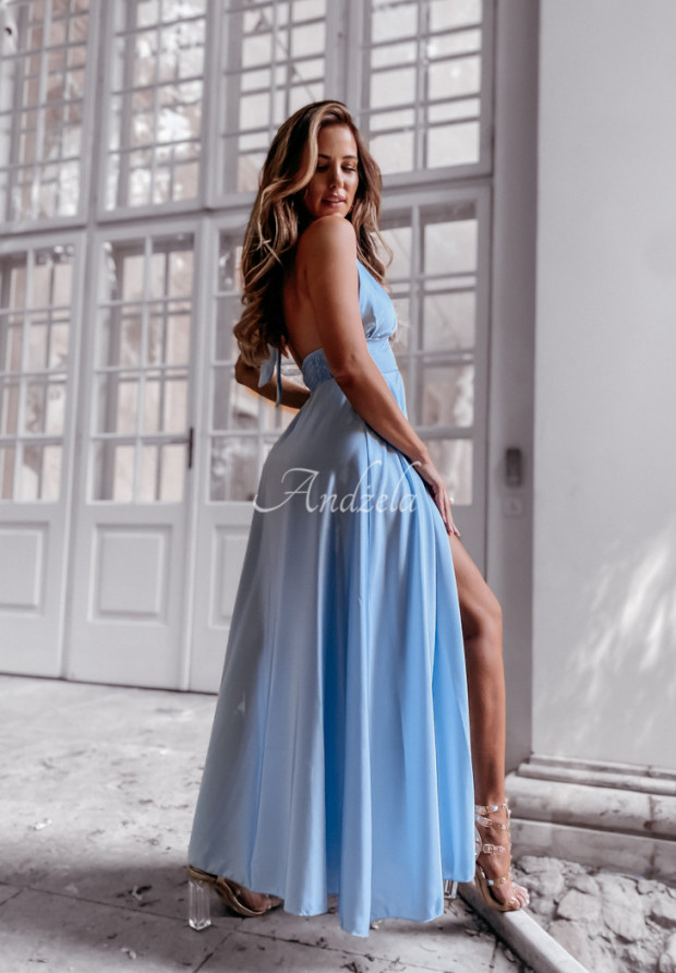 Satynowa sukienka z rozcięciem Nistella błękitna