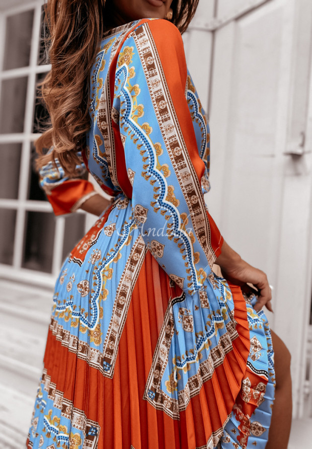 Plisowana sukienka we wzory Leodia niebiesko-pomarańczowa
