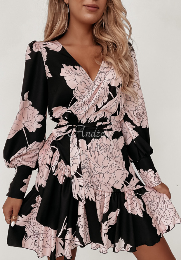 Kopertowa sukienka z bufkami Asla w kwiaty czarno-różowa