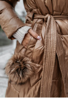 Długa pikowana kurtka z futerkiem Impressive camelowa