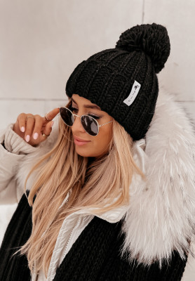 Braided cap with pompom Laponia black