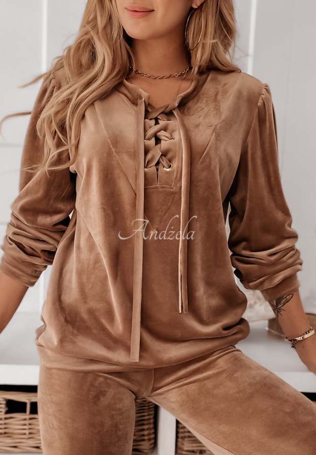 Welurowa bluza z wiązaniem Sassy camelowa
