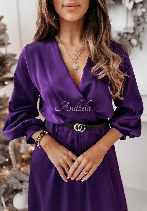 Satynowa sukienka z paskiem Aurinia fioletowa
