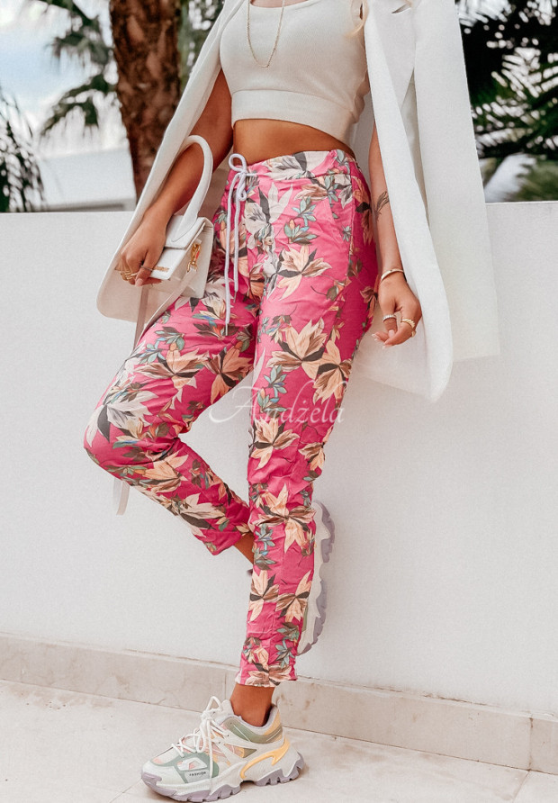 Materiałowe spodnie we wzory Angamos różowe
