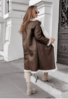 Długi płaszcz z imitacji skóry z kożuchem Hot Chocolate Weather czekoladowy