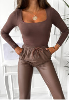 Blouse z kwadratowym dekoltem Te Amo in chocolate