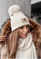 Prążkowana czapka z pompowanem Winter Vibes jasnobeżowa