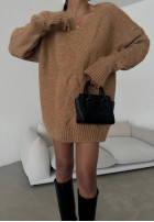 Długi ozdobnie pleciony sweter oversize Ambrosso camelowy