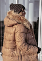Długa pikowana kurtka z futerkiem Winter Nights camelowa