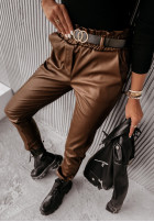 Spodnie z imitacji skóry z paskiem Sevigne camelowe