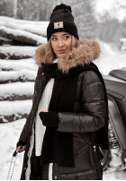 Prążkowana Hat z pomponem It's Windy in black