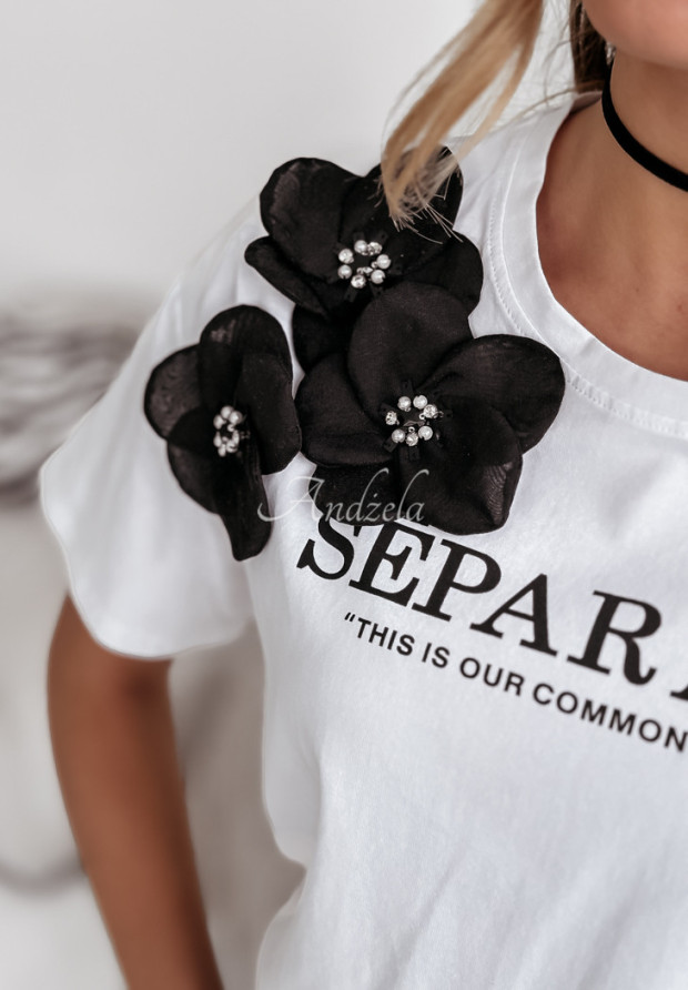 T-shirt z nadrukiem i kwiatami Common biały