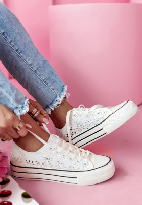 Charming Lace ecru lace-up sneakers