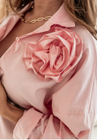 Koszulowa sukienka z różą Blossom Hues różowa