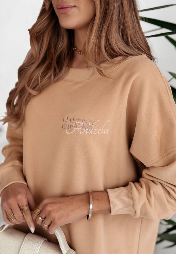 Bluza oversize z ozdobnym dekoltem i haftem I Am Limited Edition camelowa