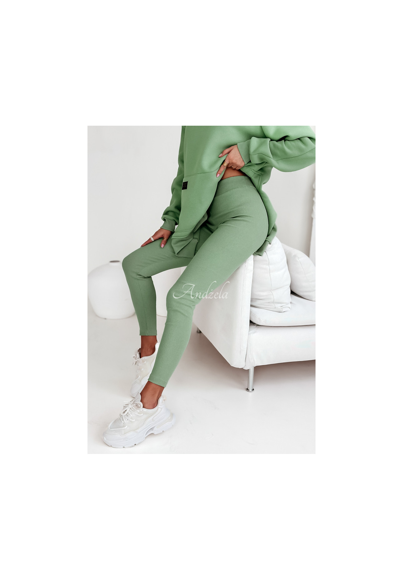 Prążkowane legginsy Siempre khaki