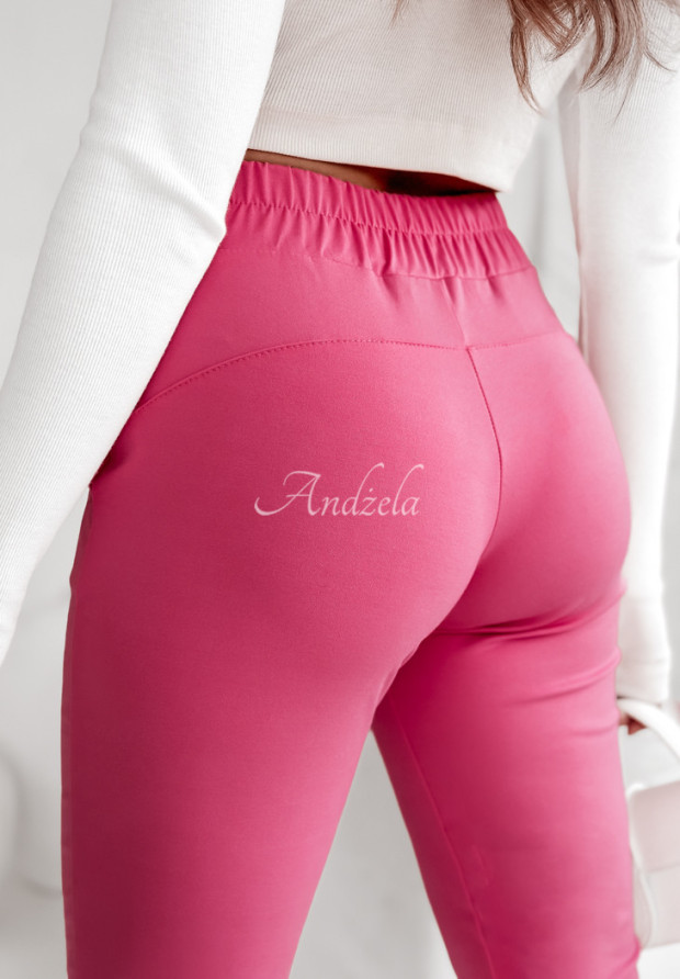 Materiałowe spodnie z guzikami Alendra różowe
