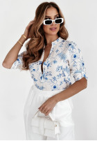 Kwiecista koszula Fashion Finds biało-niebieska