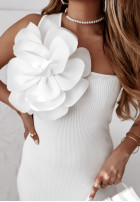 Prążkowana sukienka z kwiatem Seraphina ecru