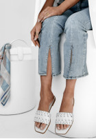Jeansowe klapki z dżetami Weekend Getaway białe