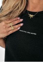 T-shirt z nadrukiem More Love, Less Worries czarny