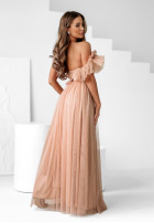 Asymetryczna tiulowa sukienka maxi Elegant Tonic mokka