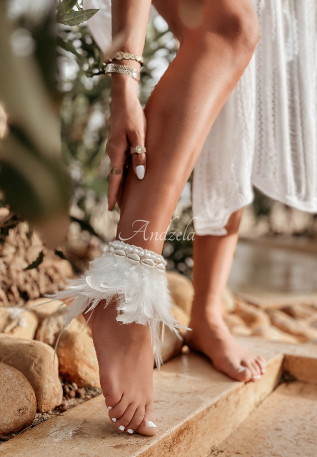 Wide choker, bracelet with shells and feathers handmade Bali light beige
