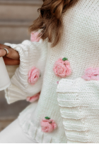 Sweter z szerokimi rękawami w różyczki Sweet Little Roses ecru