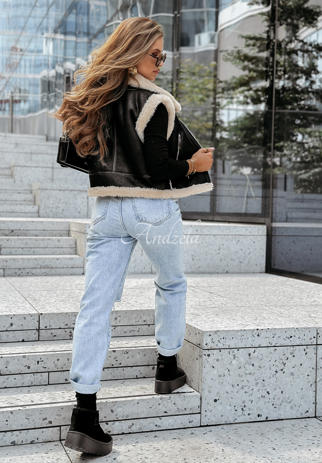 Mountain Peak short fur vest black