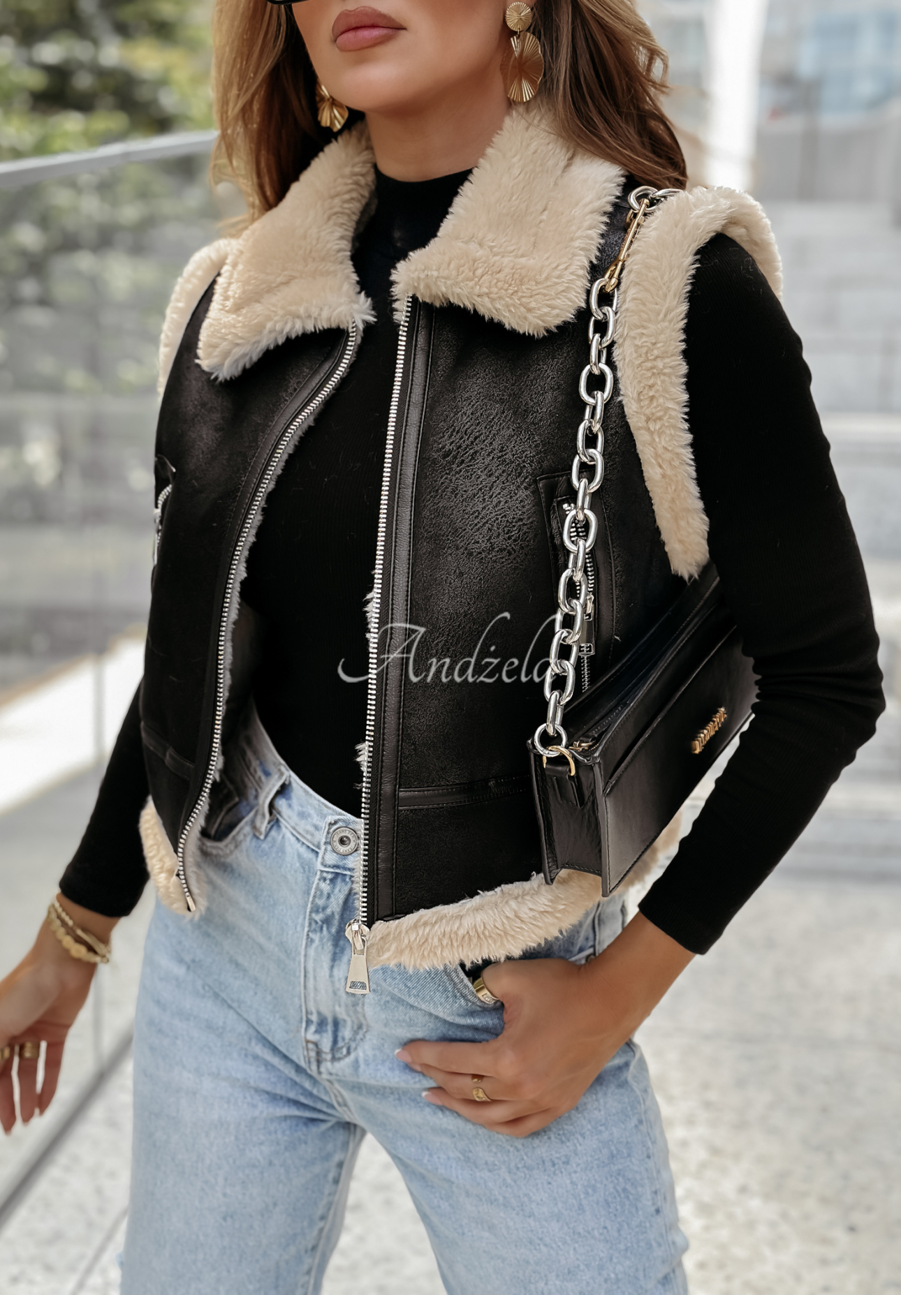 Mountain Peak short fur vest black