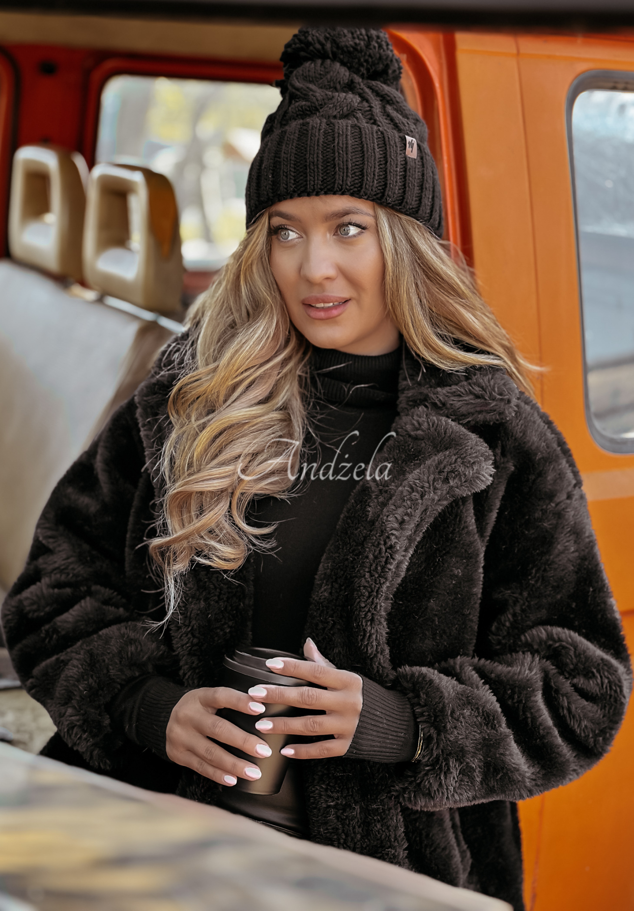 Braided hat with pompom Winter Wishes black
