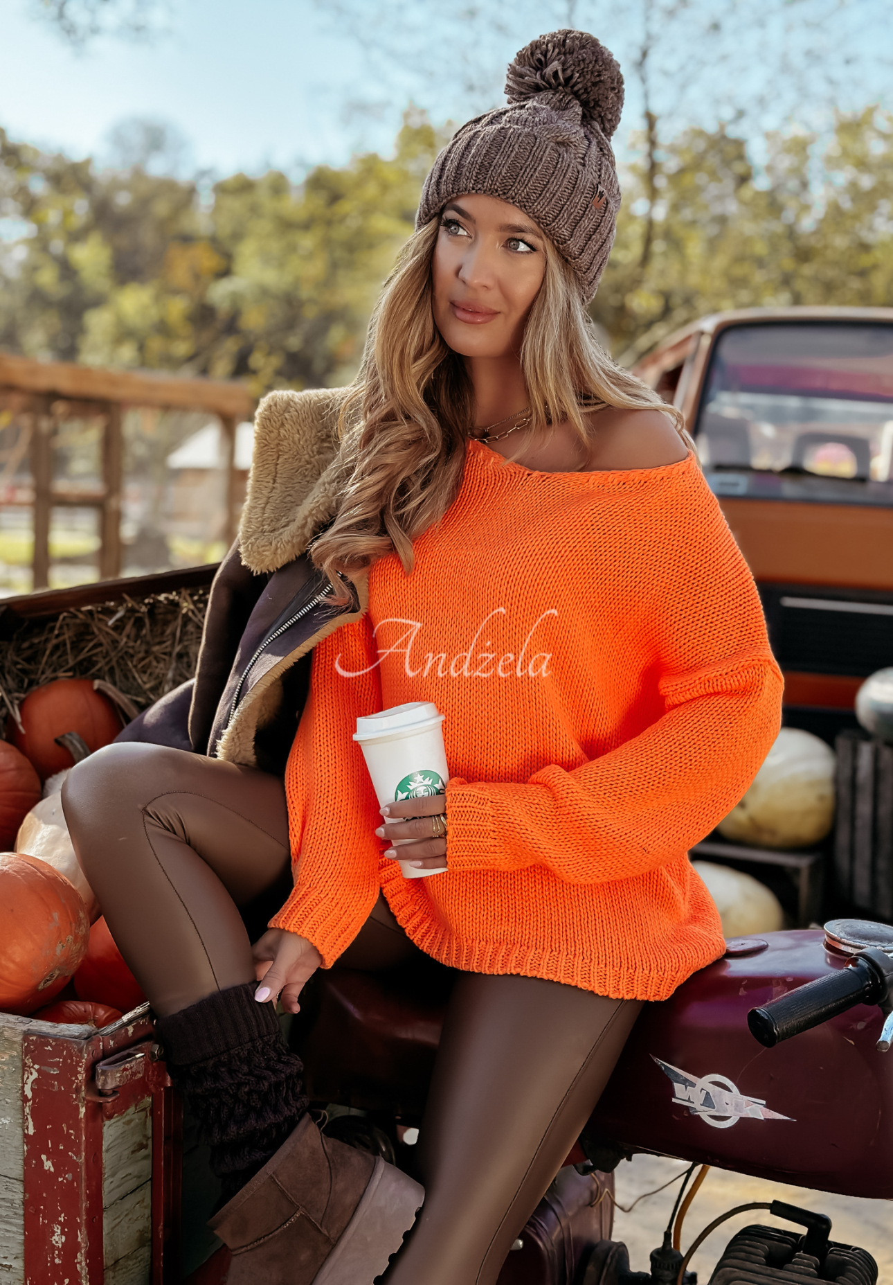 Feel orange short sweater