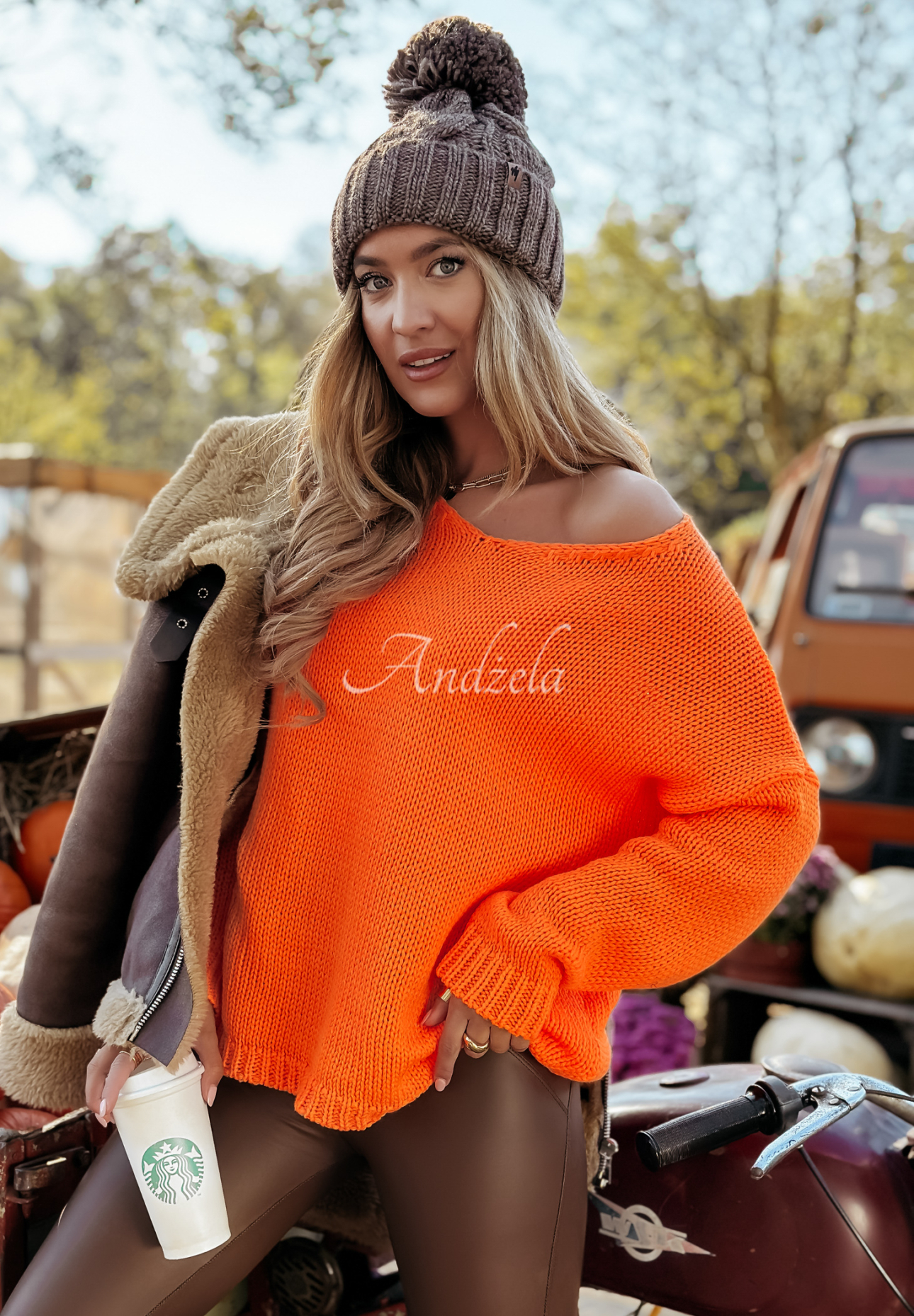 Feel orange short sweater