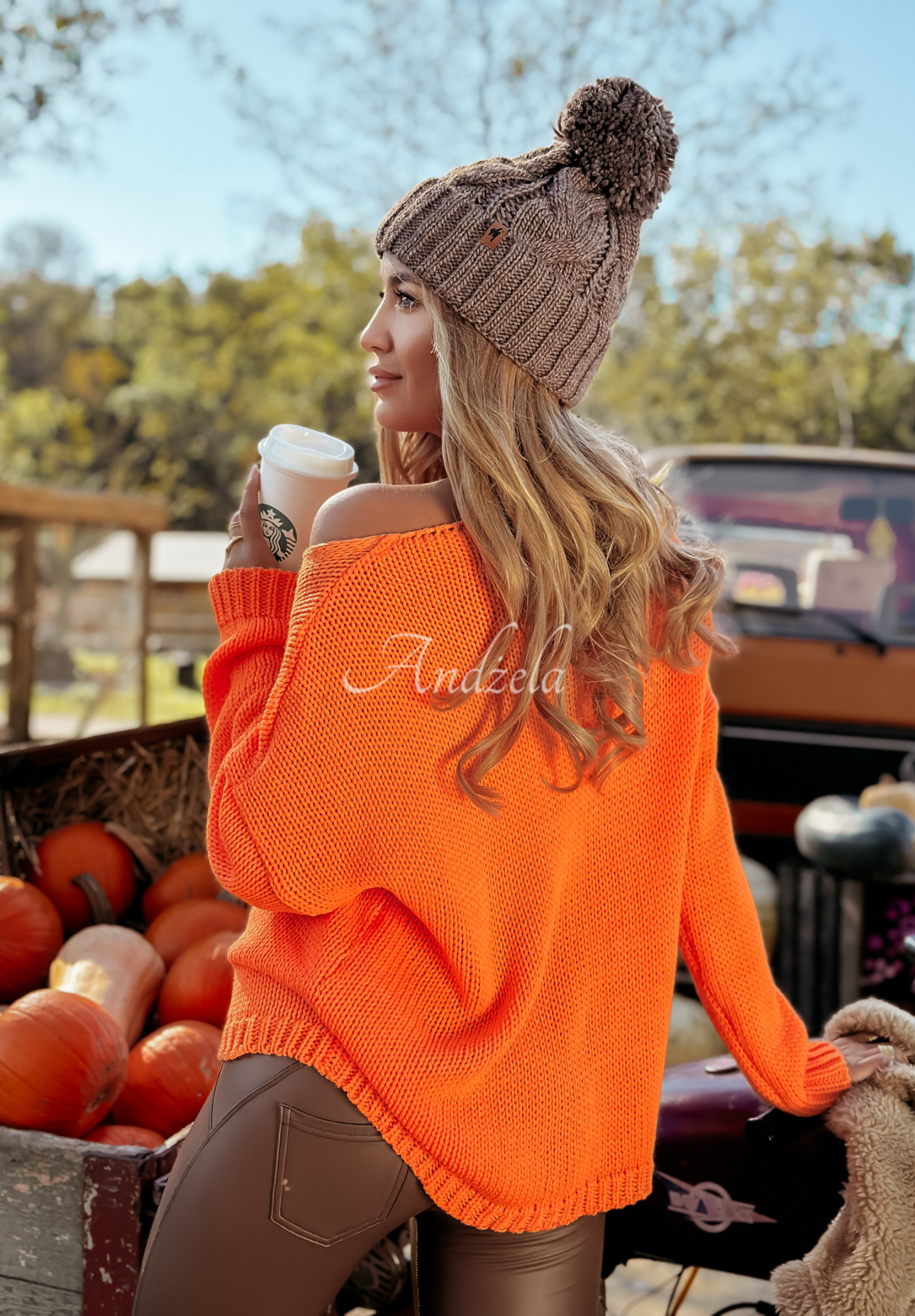 Feel orange short sweater