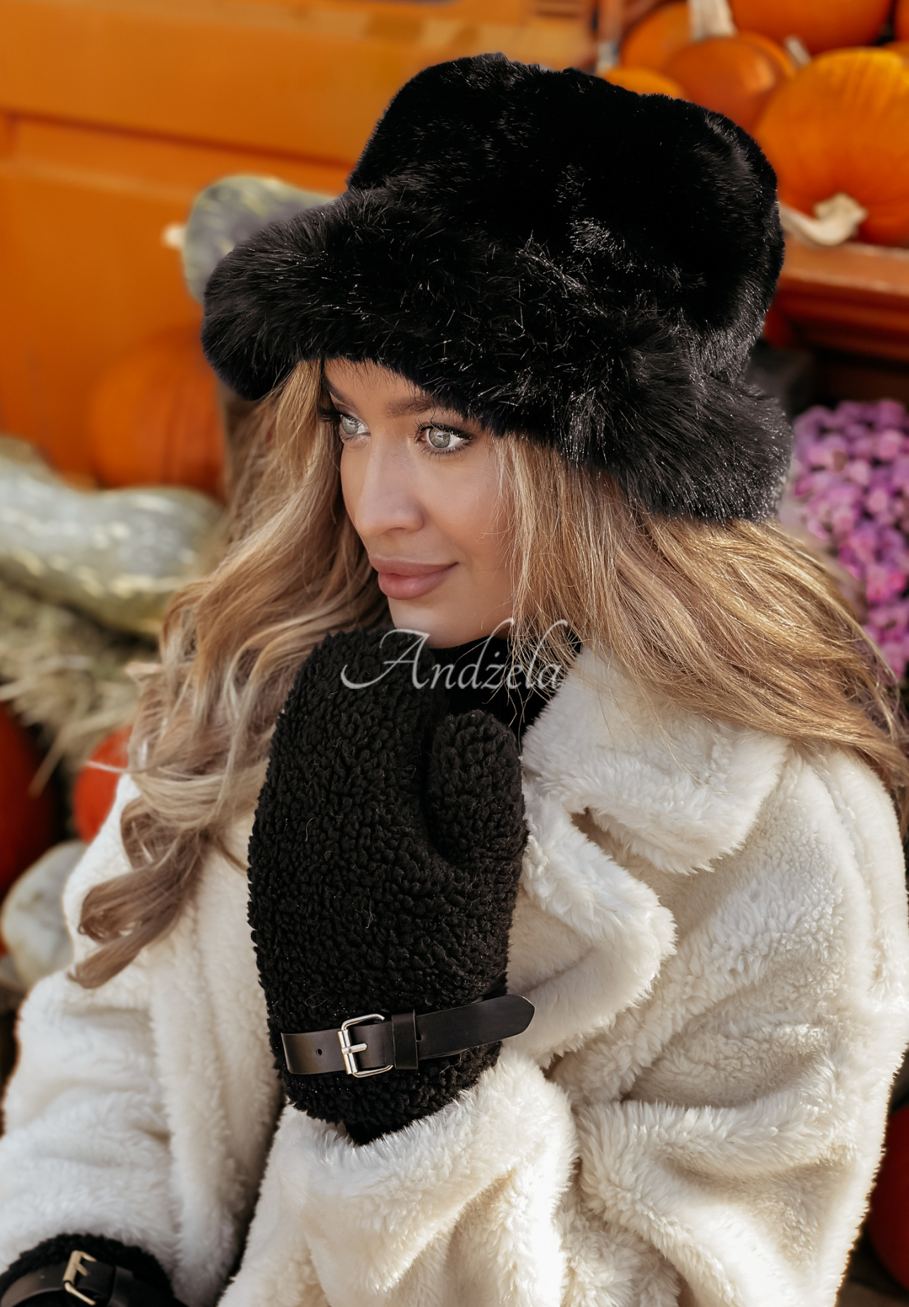 Bucket hat with fur When Snow Falls black